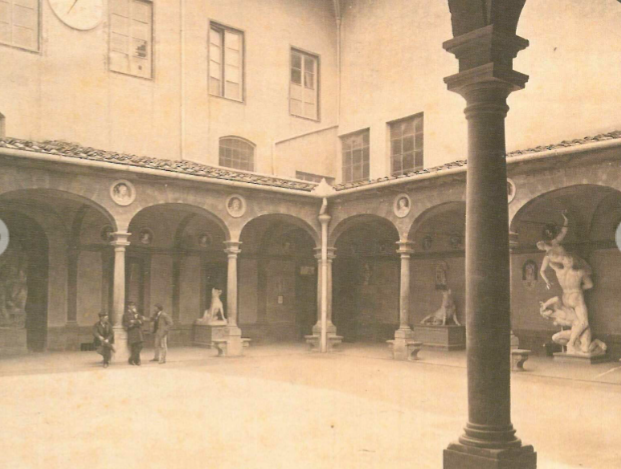 1953 – 1957 Durante estos años realiza estudios en Academia de San Fernando en Madrid, en la Academia de Arte de Dusseldorf, obtiene una beca de la Universidad de Chile para realizar estudios en Florencia, Italia y realiza un viaje de investigación para estudios sobre arte antiguo y colonial en Perú y Bolivia